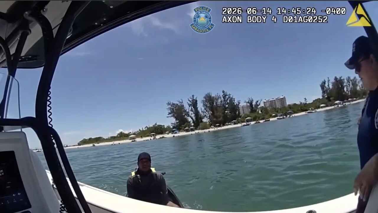 Criança de 8 anos é parada pela polícia enquanto pilotava jet ski sozinha na Flórida