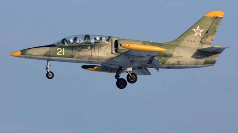 Aeronave militar russa L-39 cai durante treinamento em Krasnodar