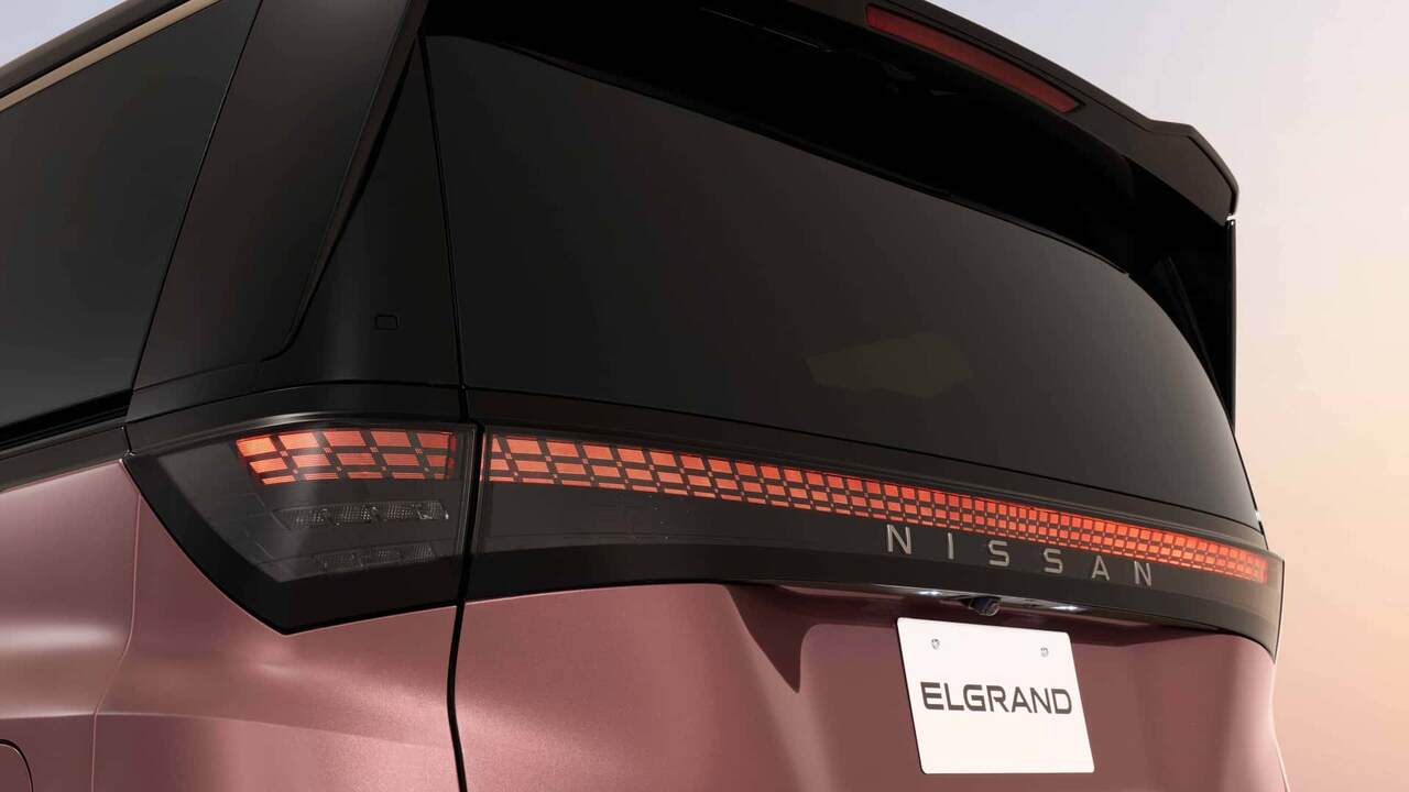Nissan revela nova geração da minivan Elgrand após 15 anos