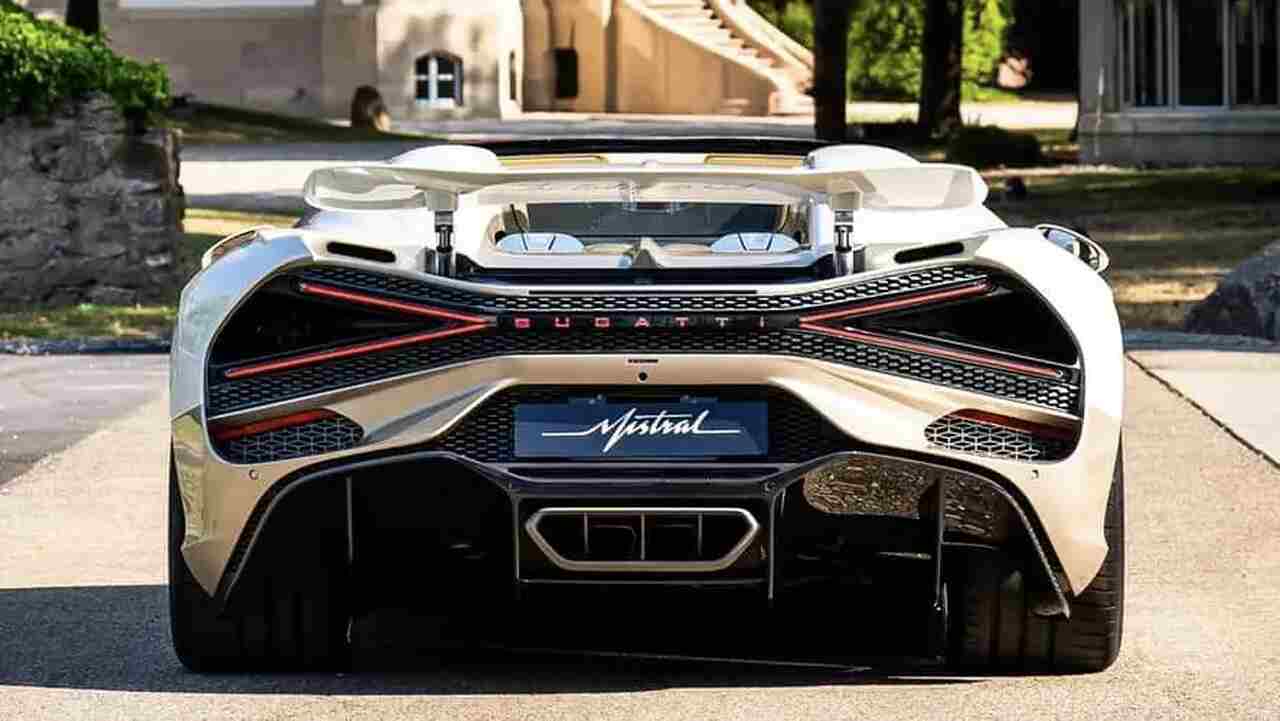 Fim de uma era: último Bugatti com motor W16 deixa a fábrica na França