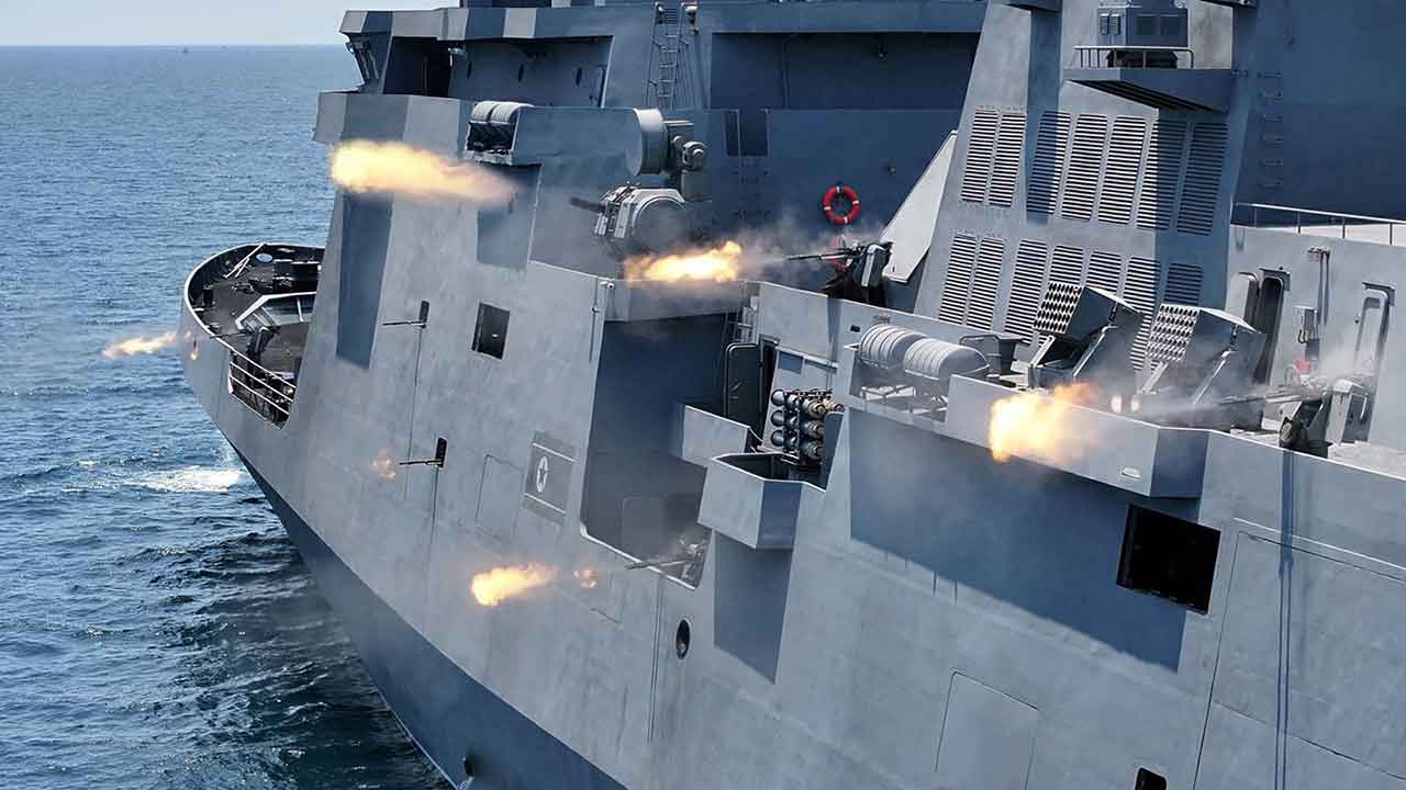 Coreia do Norte testa míssil de cruzeiro a partir do destróier Kang Kon. Foto: KCNA