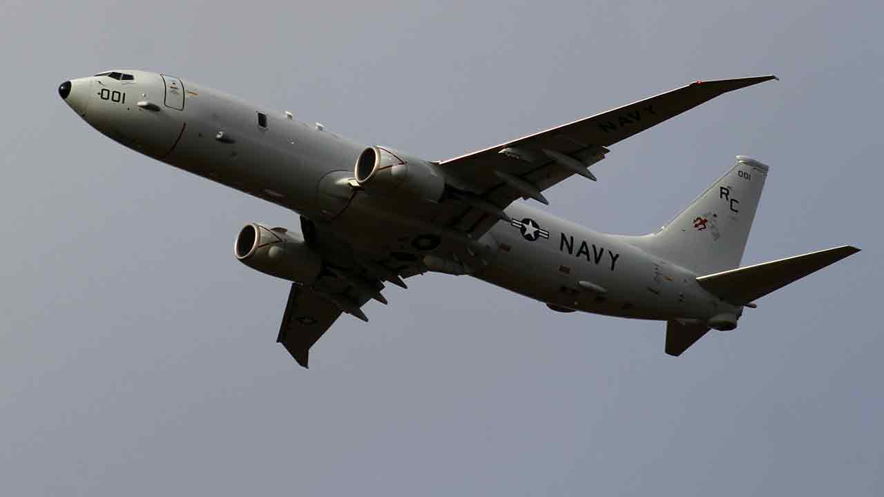 P-8A Poseidon realiza voo de treinamento Base Aérea de Keflavík, Islândia em 25 de setembro de 2025. Foto: DVIDS