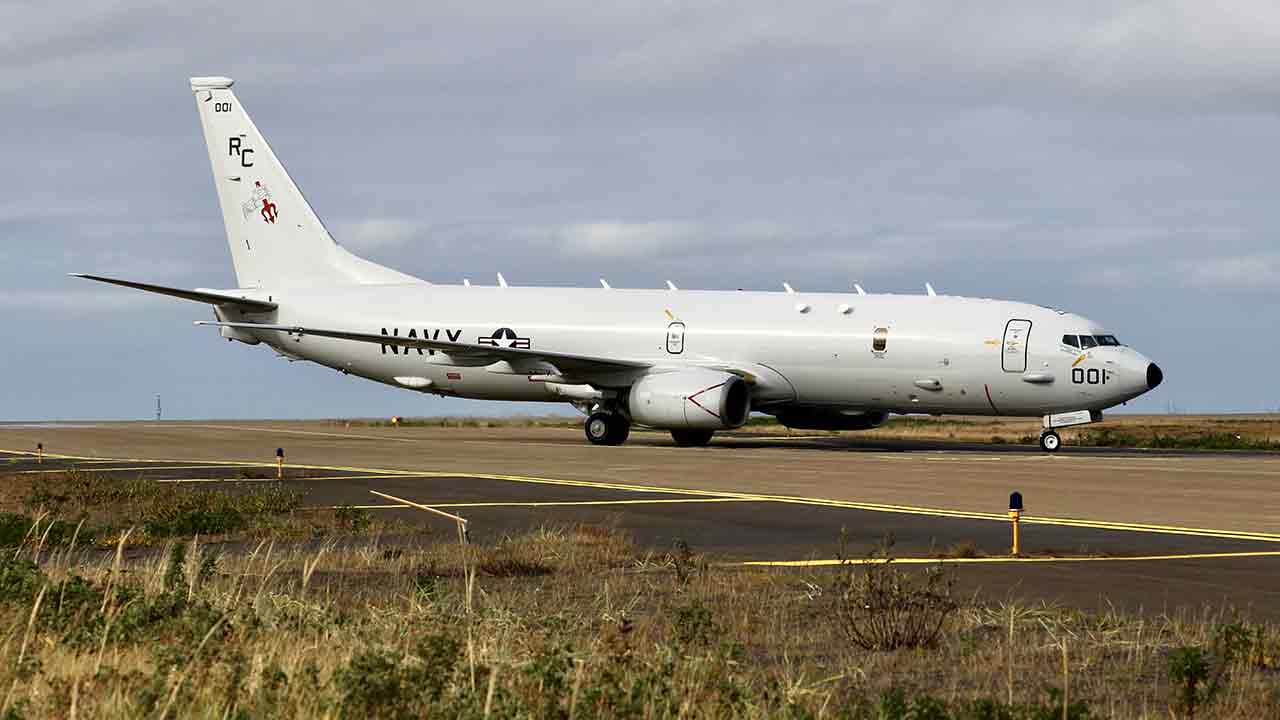 P-8A Poseidon realiza voo de treinamento Base Aérea de Keflavík, Islândia em 25 de setembro de 2025. Foto: DVIDS