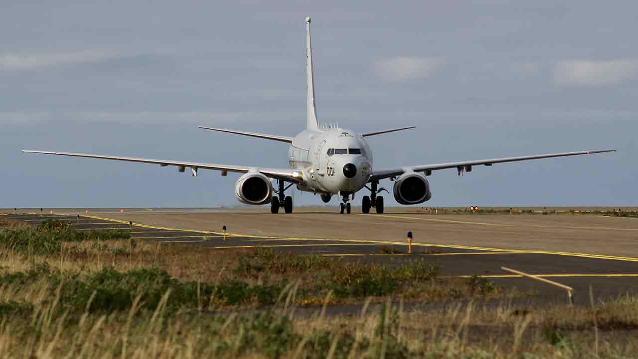 P-8A Poseidon realiza voo de treinamento Base Aérea de Keflavík, Islândia em 25 de setembro de 2025. Foto: DVIDS