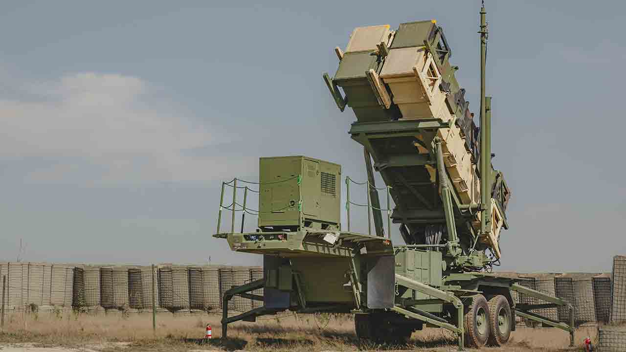 Um lançador Patriot do Exército dos EUA, pertencente ao 5º Batalhão do 7º Regimento de Artilharia de Defesa Aérea