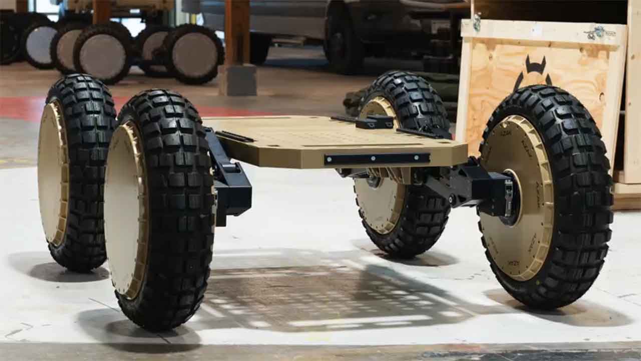 227kgの軍用ロボット、自重の100倍重い陸軍トラックを牽引。写真: LinkedIn AZAK