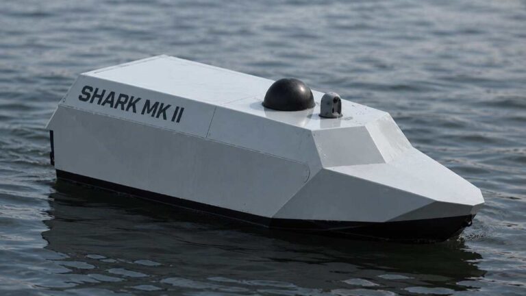 Marinha dos EUA compra barcos-drone inspirados em embarcações de traficantes