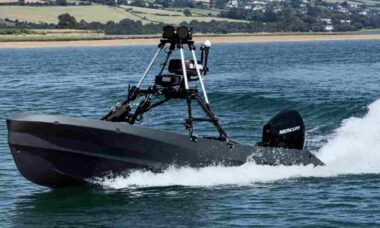 Reino Unido testa barco não tripulado como sensor móvel de guerra eletrônica