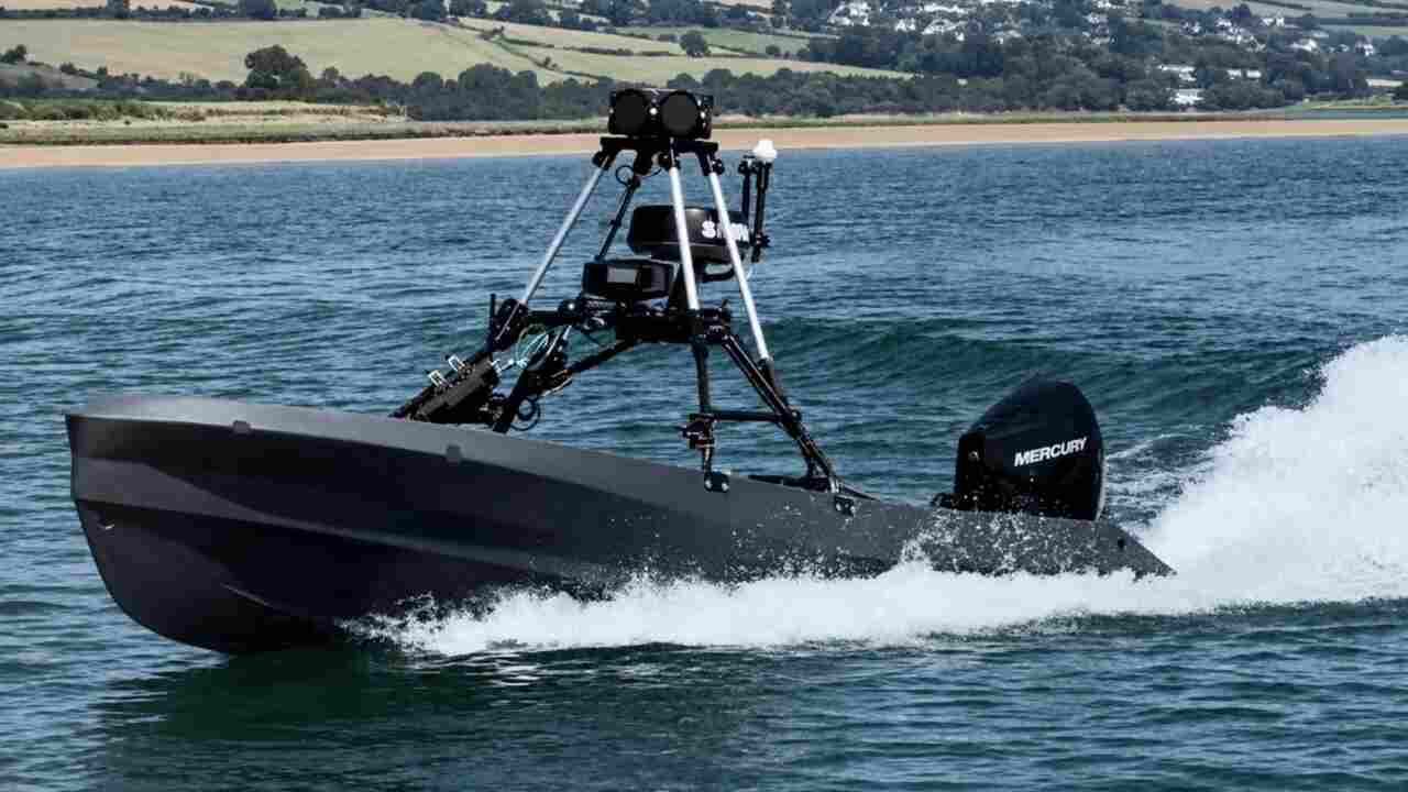 Reino Unido testa barco não tripulado como sensor móvel de guerra eletrônica