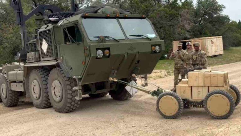 Robô militar de 227 kg reboca caminhão do Exército 100 vezes mais pesado