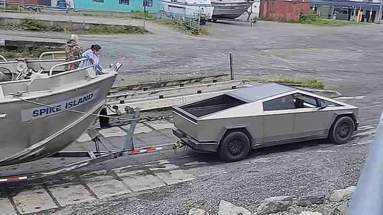 Vídeo mostra Tesla Cybertruck rebocando barco, mas detalhe inesperado chama a atenção