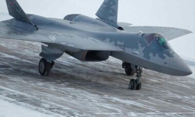 Drones ucranianos atingem maior refinaria da Rússia e expõem falha do Su-57 (Foto ilustrativa: Telegram @uac_ru)