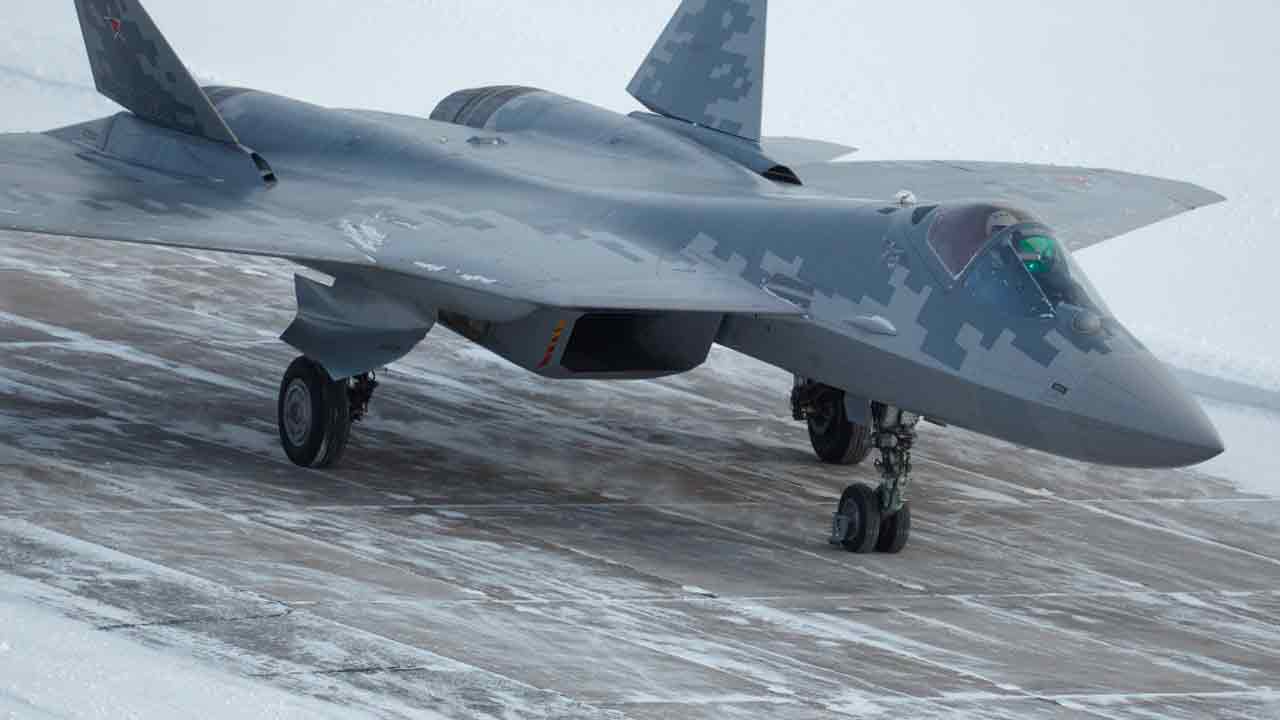 Ukrainian drones hit Russia’s largest refinery and expose Su-57 failure (Illustrative photo: Telegram @uac_ru)