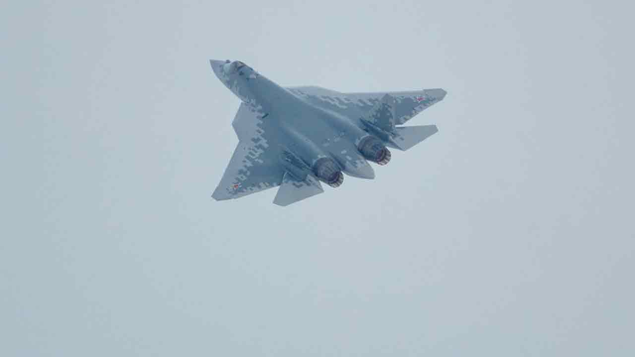 Ukrainian drones hit Russia’s largest refinery and expose Su-57 failure (Illustrative photo: Telegram @uac_ru)