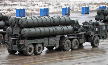 Sistema de defesa aérea S-400. Foto: Wikimedia