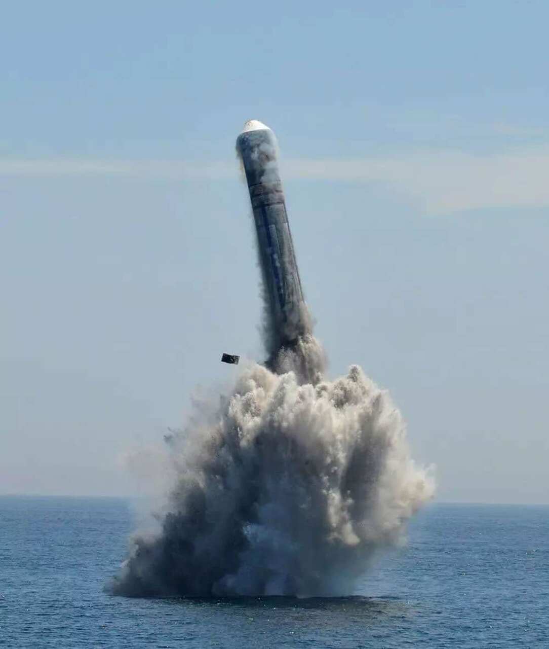 China lança míssil balístico de submarino nuclear no Oceano Pacífico