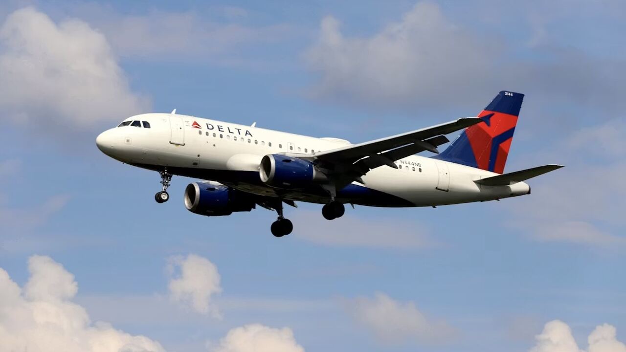 Avião é atingido por fogos de artifício durante pouso nos EUA