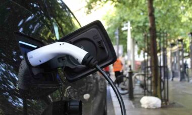 Vendas de carros elétricos ultrapassam as de modelos a diesel na Alemanha