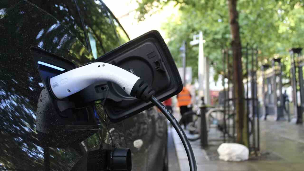 Vendas de carros elétricos ultrapassam as de modelos a diesel na Alemanha