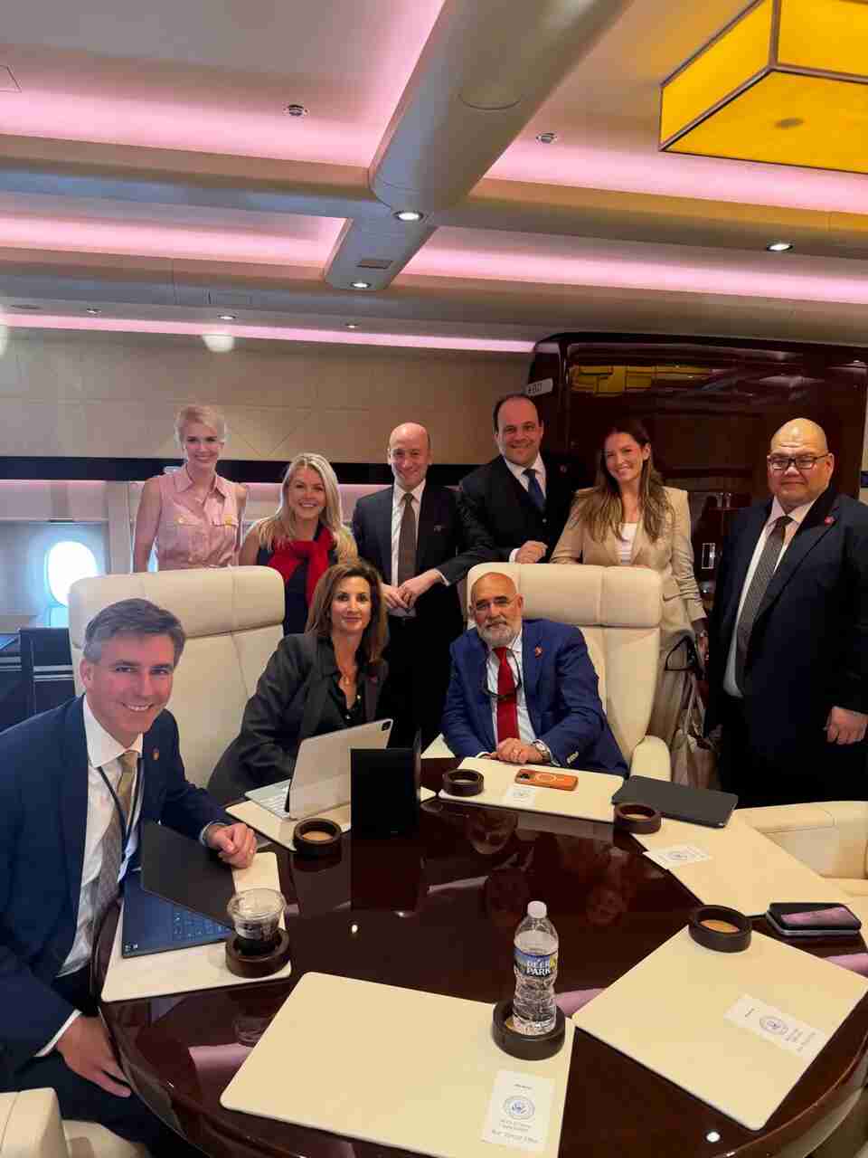 Trump estreia novo Air Force One presenteado pelo Catar; conheça o interior da aeronave